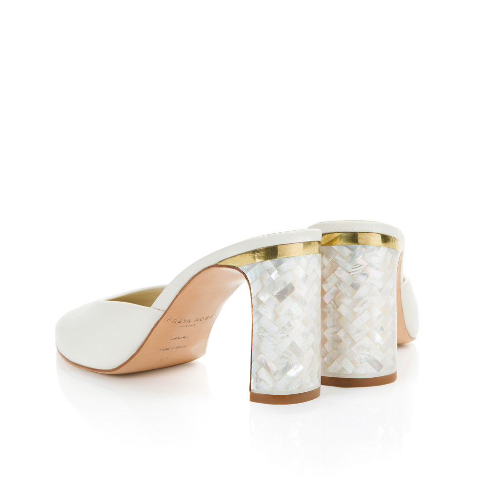 Vista lateral dos sapatos Jolie da Freya Rose