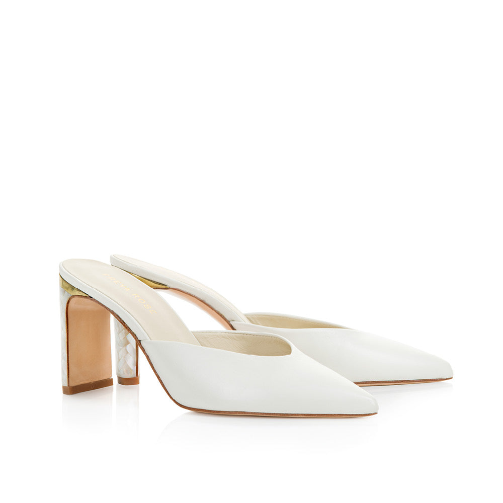 Detalhe madrepérola dos sapatos Jolie